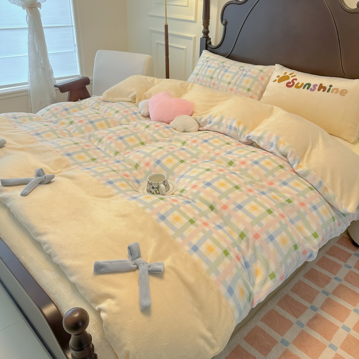 91家纺网 家纺一手货源 找家纺 子钦家纺 2025秋冬新款复古宫廷风加厚牛奶绒蝴蝶结款毛巾绣四件套 复古宫廷风-七彩格