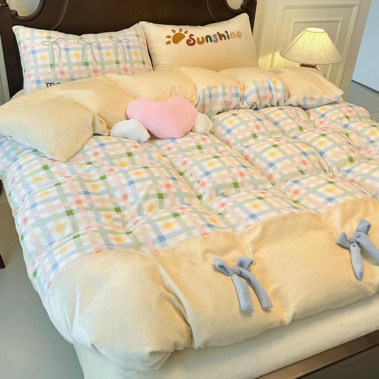 91家纺网 家纺一手货源 找家纺 子钦家纺 2025秋冬新款复古宫廷风加厚牛奶绒蝴蝶结款毛巾绣四件套 复古宫廷风-七彩格