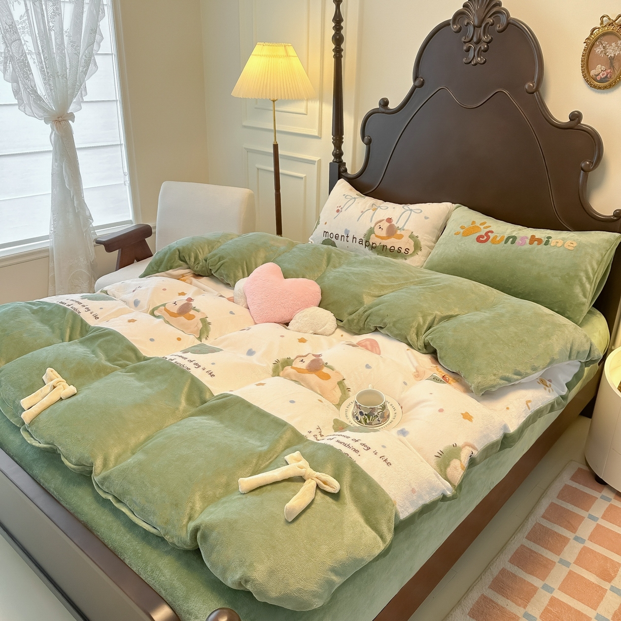 91家纺网 家纺一手货源 找家纺 子钦家纺 2025秋冬新款复古宫廷风加厚牛奶绒蝴蝶结款毛巾绣四件套 复古宫廷风-趴趴狗