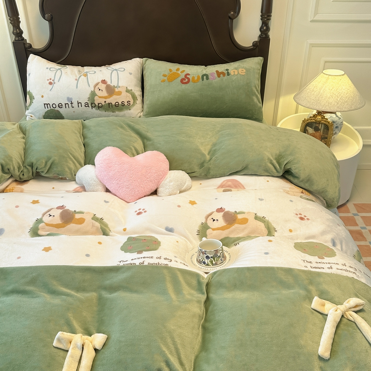 91家纺网 家纺一手货源 找家纺 子钦家纺 2025秋冬新款复古宫廷风加厚牛奶绒蝴蝶结款毛巾绣四件套 复古宫廷风-趴趴狗