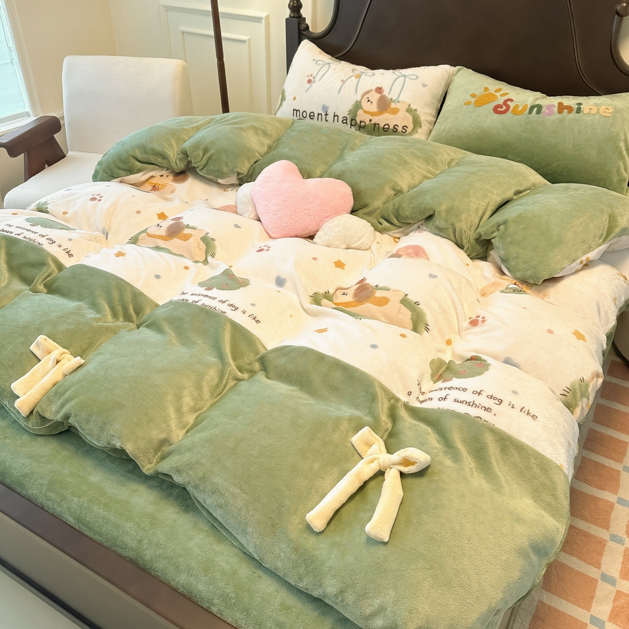 91家纺网 家纺一手货源 找家纺 子钦家纺 2025秋冬新款复古宫廷风加厚牛奶绒蝴蝶结款毛巾绣四件套 复古宫廷风-趴趴狗