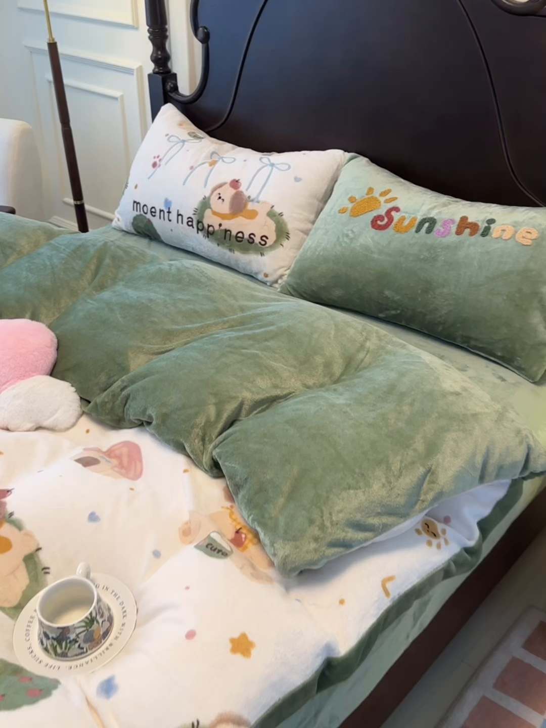 91家纺网 家纺一手货源 找家纺 子钦家纺 2025秋冬新款复古宫廷风加厚牛奶绒蝴蝶结款毛巾绣四件套 复古宫廷风-趴趴狗