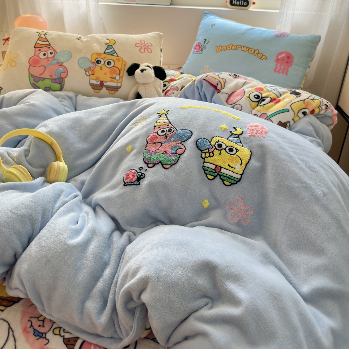 91家纺网 家纺一手货源 找家纺 乐童家纺 2025新款高克重牛奶绒床盖款毛巾绣四件套 吹泡泡蓝色