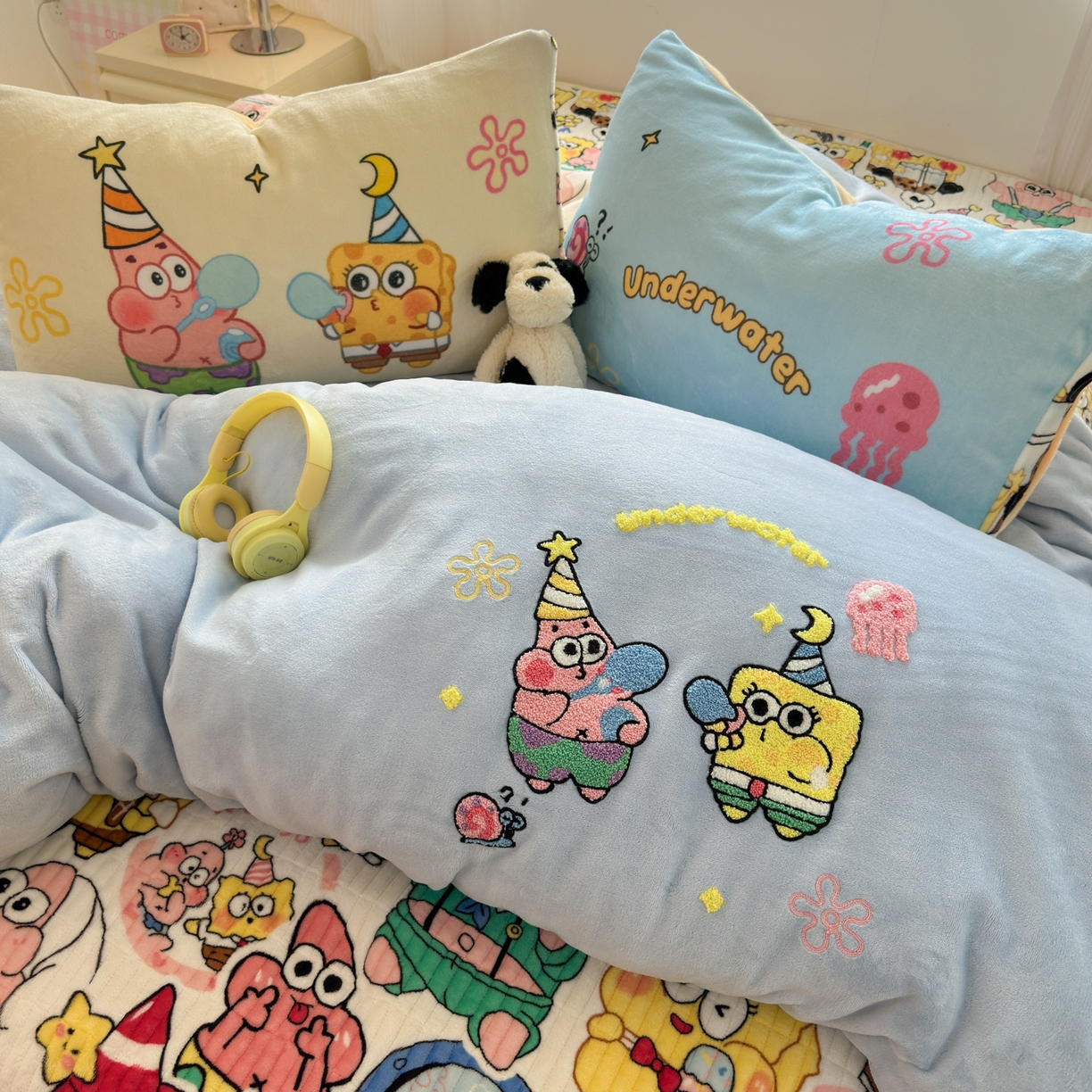 91家纺网 家纺一手货源 找家纺 （总）一霖家纺 2025新款高克重牛奶绒床盖款毛巾绣四件套