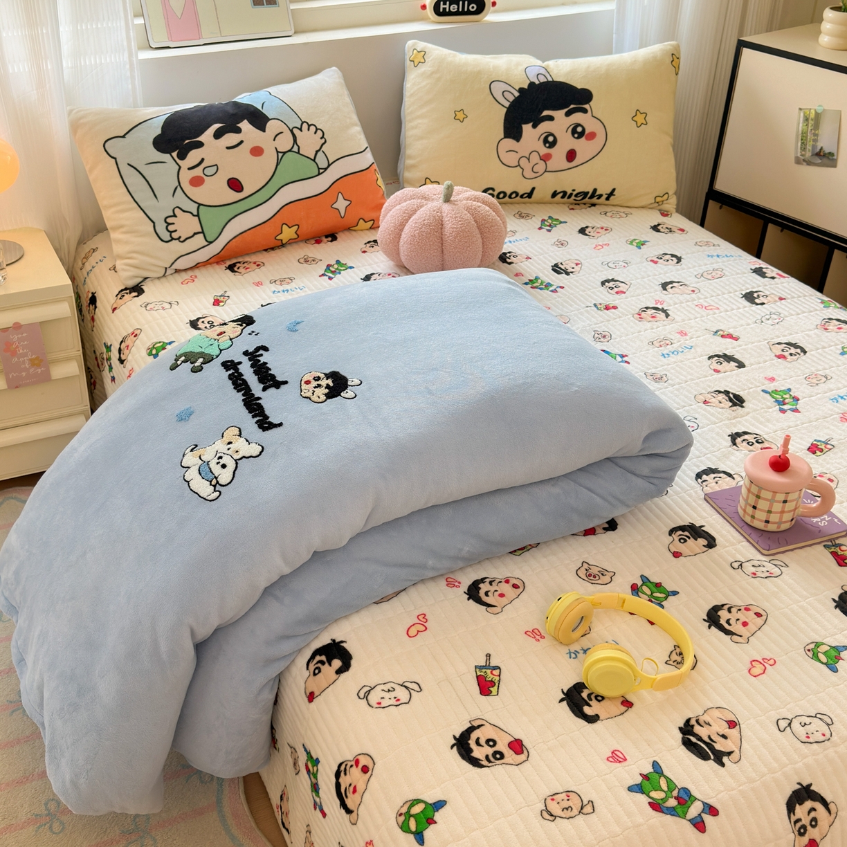 一霖家纺 2025新款高克重牛奶绒床盖款毛巾绣四件套 晚安小新