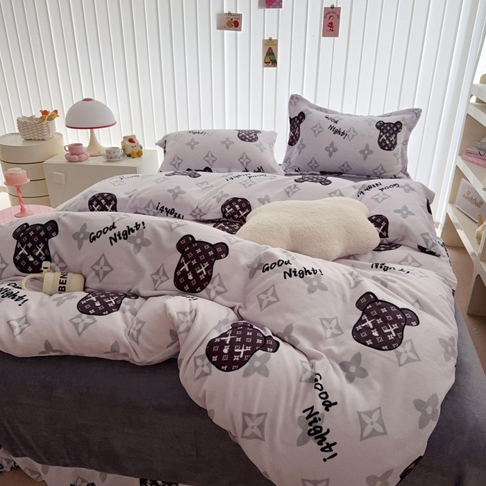 91家纺网 家纺一手货源 找家纺 于果 2025新款牛奶绒印花四件套 乖乖熊