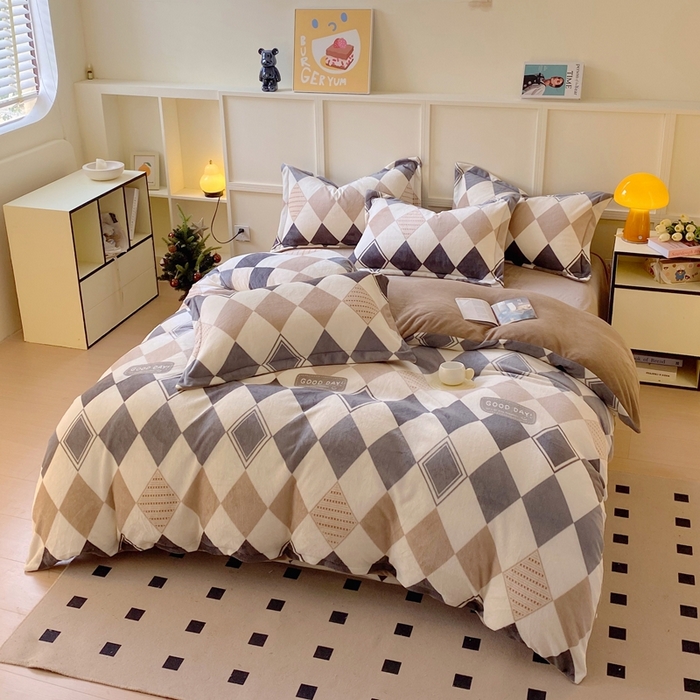 91家纺网 家纺一手货源 找家纺 于果 2025新款牛奶绒印花四件套 几何空间-灰