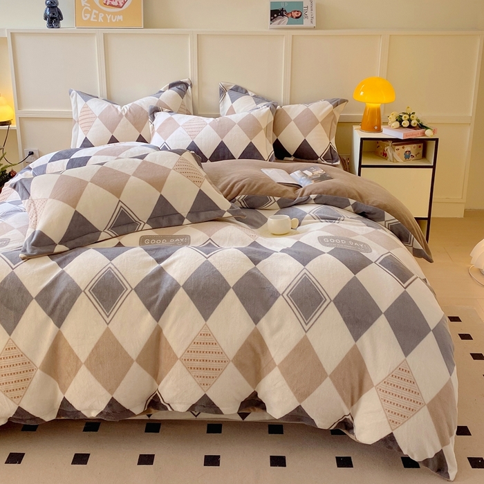 91家纺网 家纺一手货源 找家纺 于果 2025新款牛奶绒印花四件套 几何空间-灰