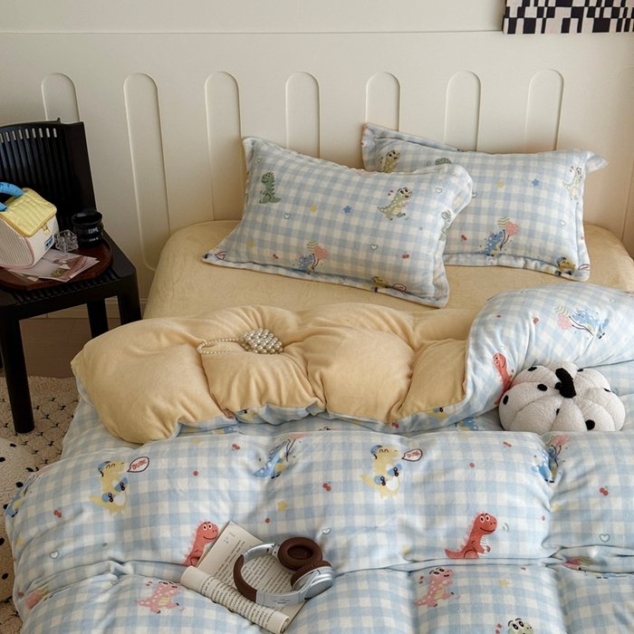 91家纺网 家纺一手货源 找家纺 于果 2025新款牛奶绒印花四件套 恐龙乐园