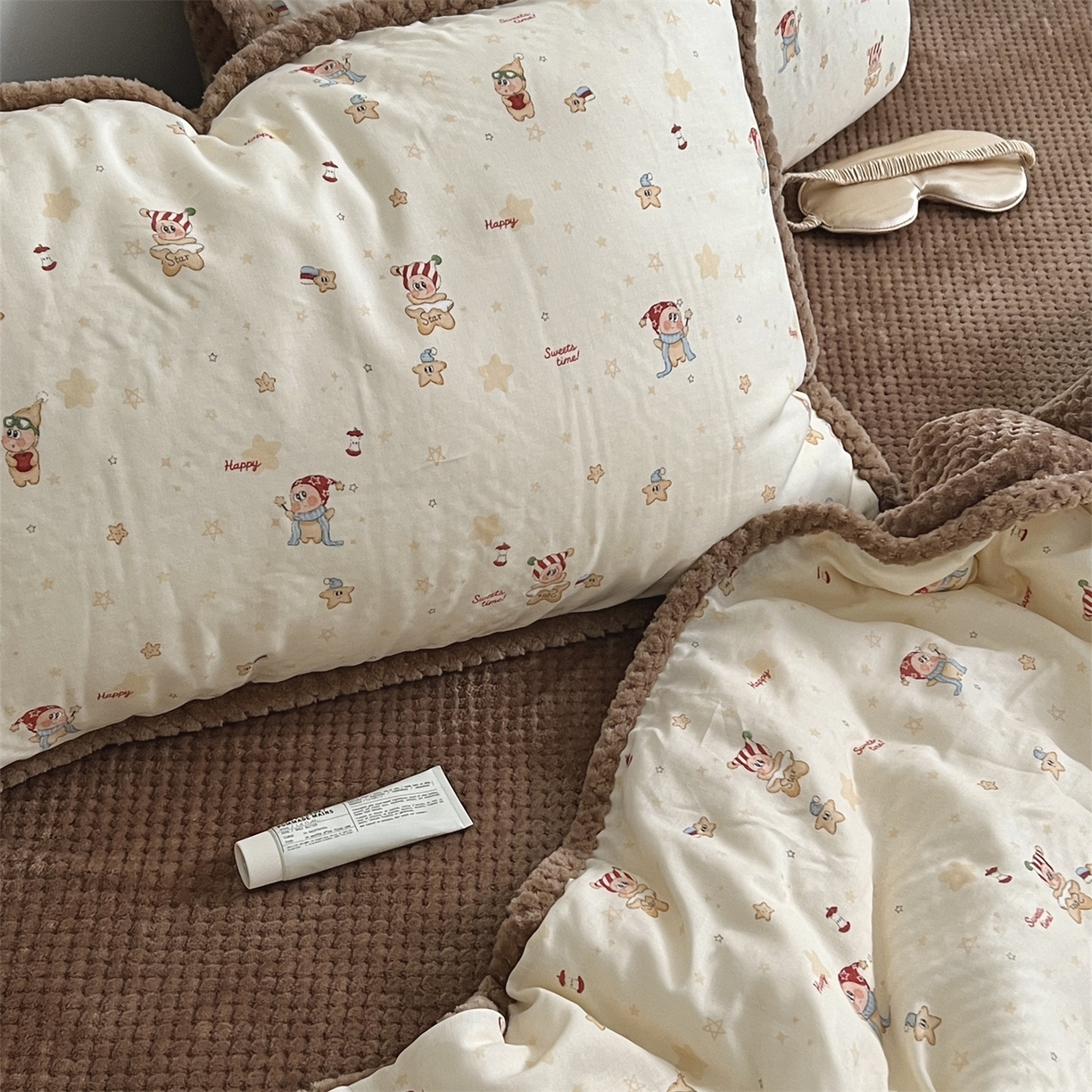 91家纺网 家纺一手货源 找家纺 荣轩 2025秋冬必备新品棉加绒华夫格提花绒工艺款四件套（铺床版）圣诞星语-米