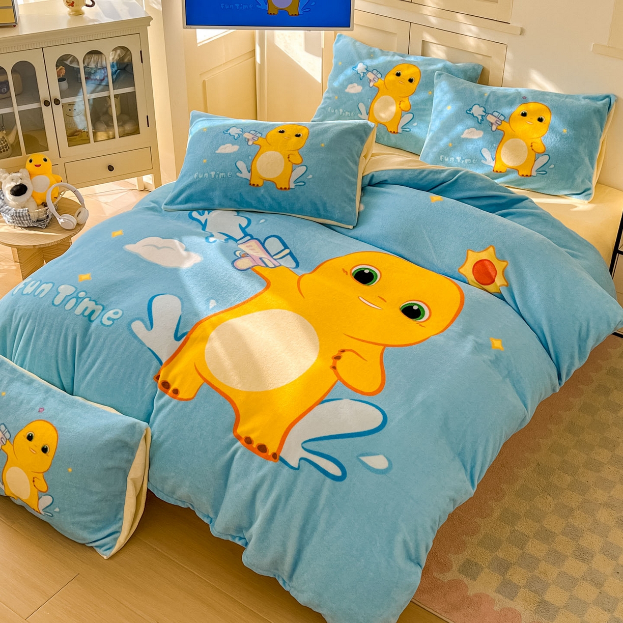 91家纺网 家纺一手货源 找家纺 浩诚 2025秋冬新款高克重牛奶绒大版卡通四件套 快乐狂欢