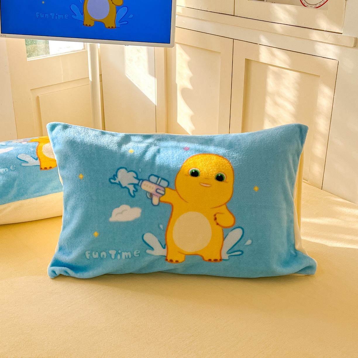 91家纺网 家纺一手货源 找家纺 浩诚 2025秋冬新款高克重牛奶绒大版卡通四件套 快乐狂欢