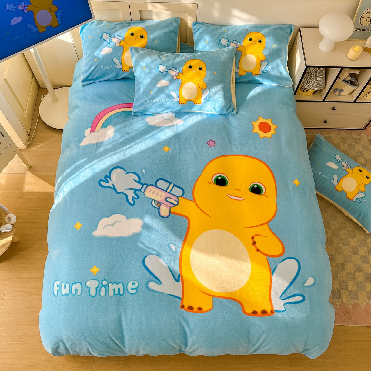 91家纺网 家纺一手货源 找家纺 浩诚 2025秋冬新款高克重牛奶绒大版卡通四件套 快乐狂欢