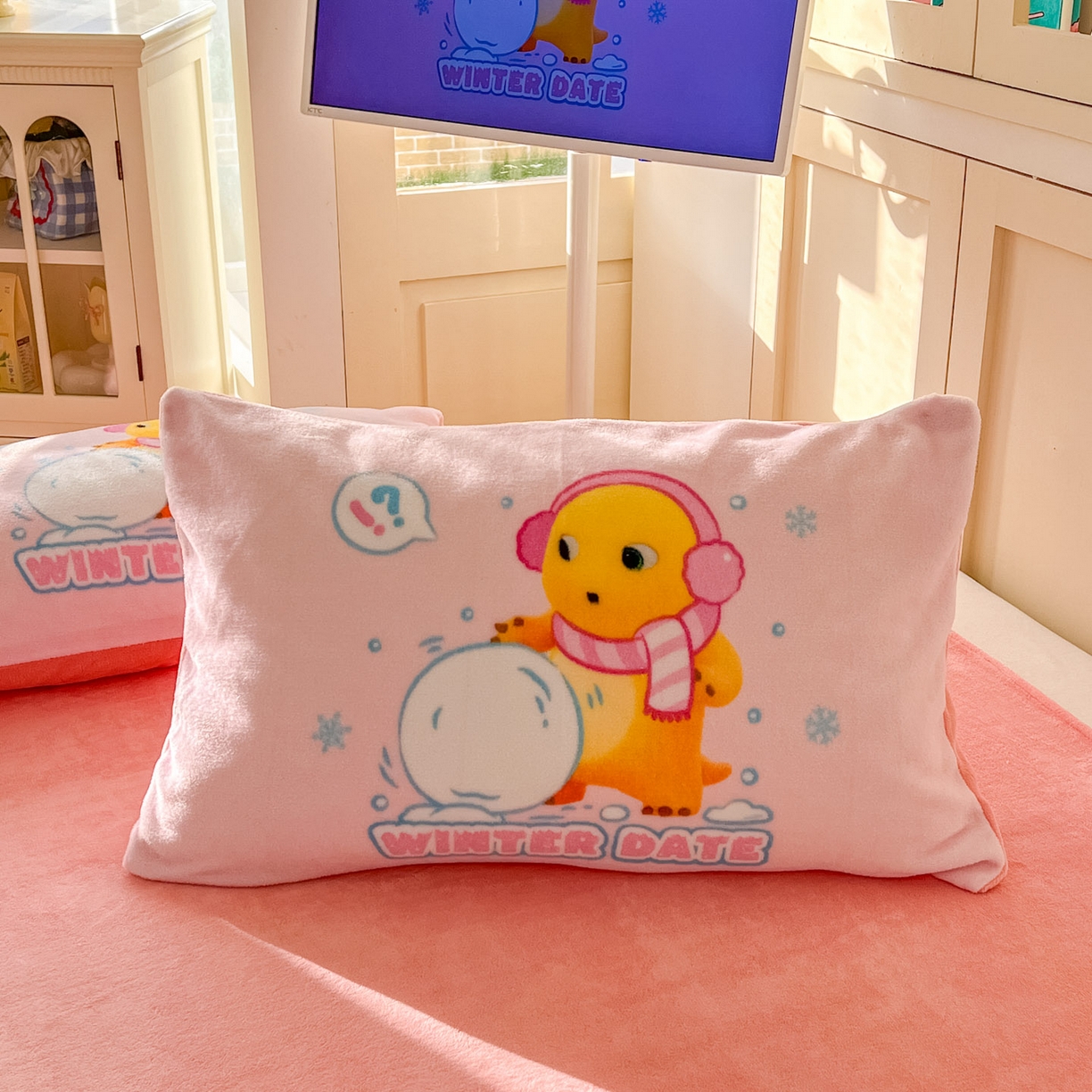 91家纺网 家纺一手货源 找家纺 浩诚 2025秋冬新款高克重牛奶绒大版卡通四件套 雪地达人