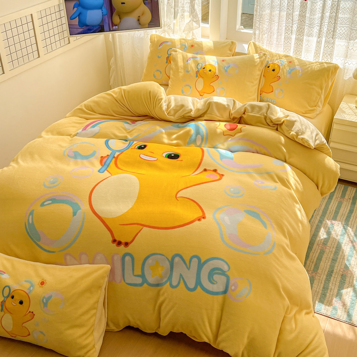 91家纺网 家纺一手货源 找家纺 浩诚 2025秋冬新款高克重牛奶绒大版卡通四件套 小奶龙