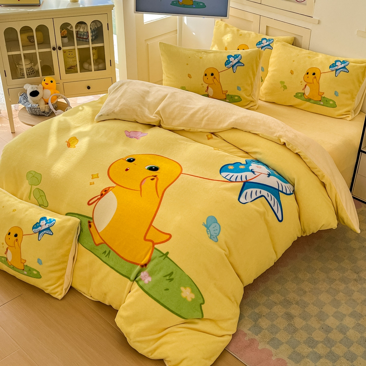 91家纺网 家纺一手货源 找家纺 浩诚 2025秋冬新款高克重牛奶绒大版卡通四件套 轻松一刻