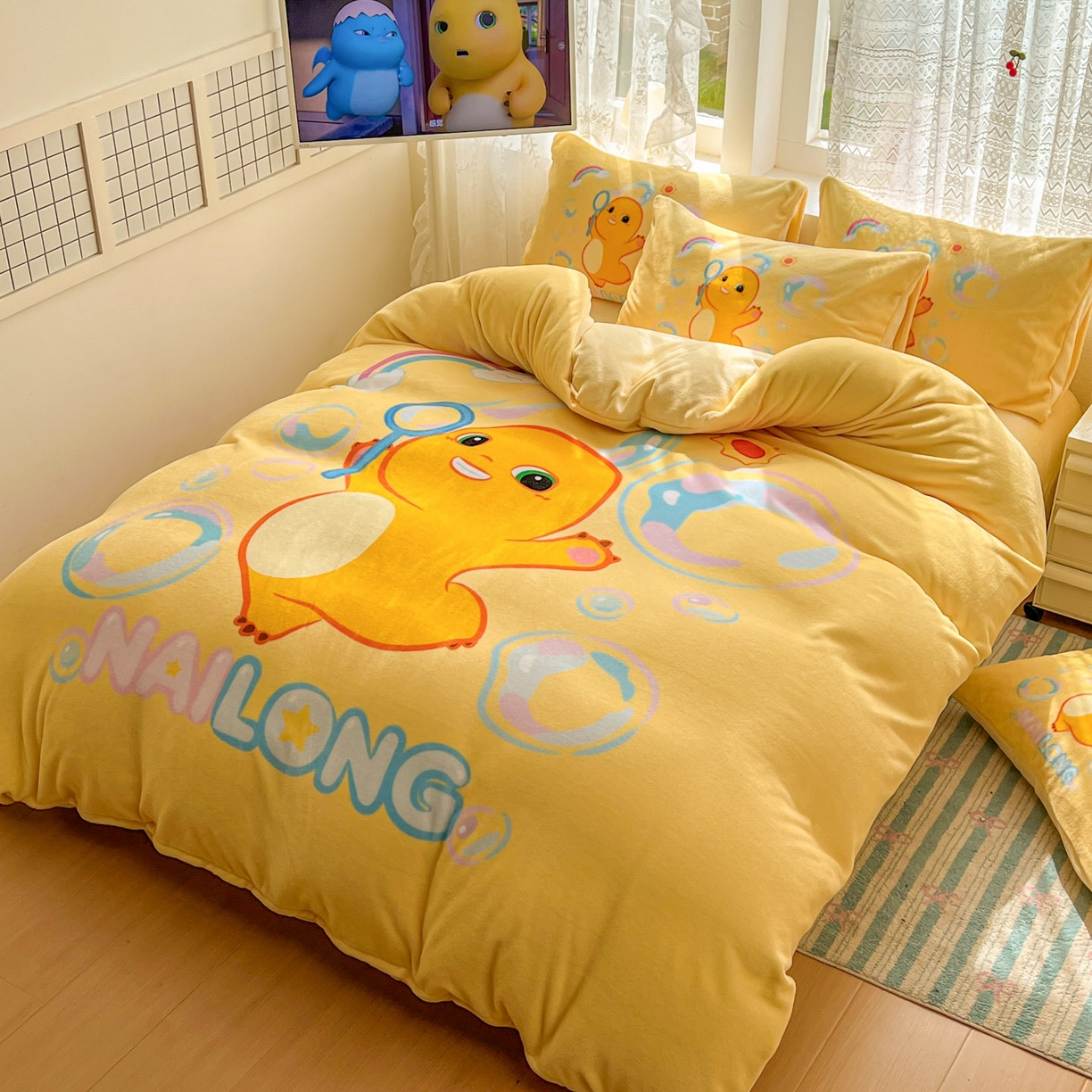 91家纺网 家纺一手货源 找家纺 浩诚 2025秋冬新款高克重牛奶绒大版卡通四件套 小奶龙