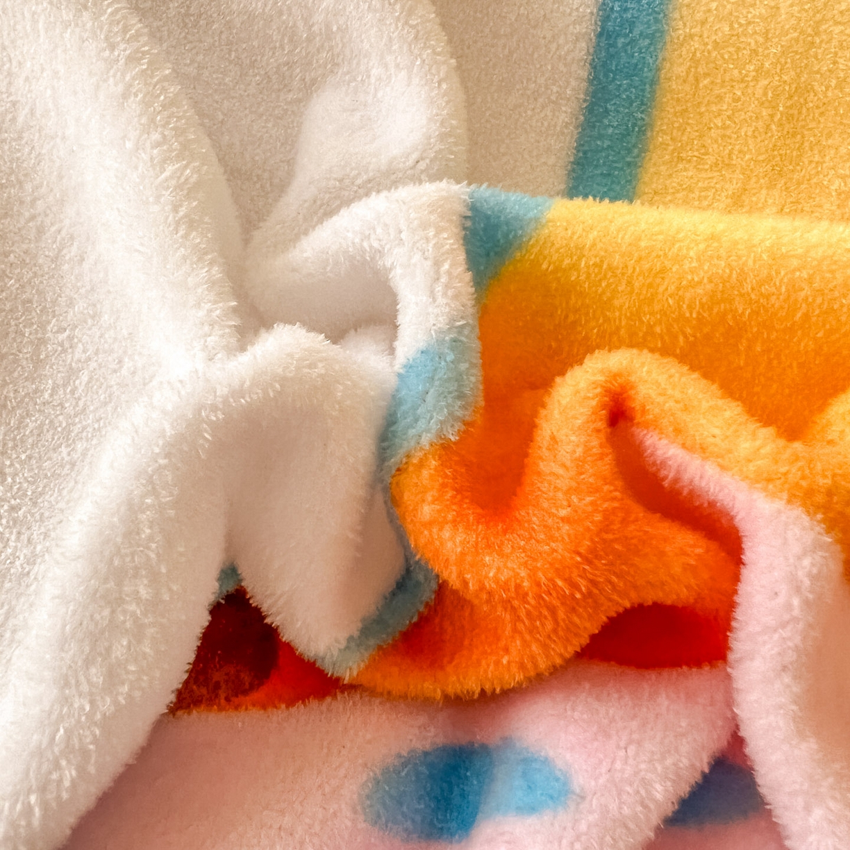 91家纺网 家纺一手货源 找家纺 浩诚 2025秋冬新款高克重牛奶绒大版卡通四件套 雪地达人