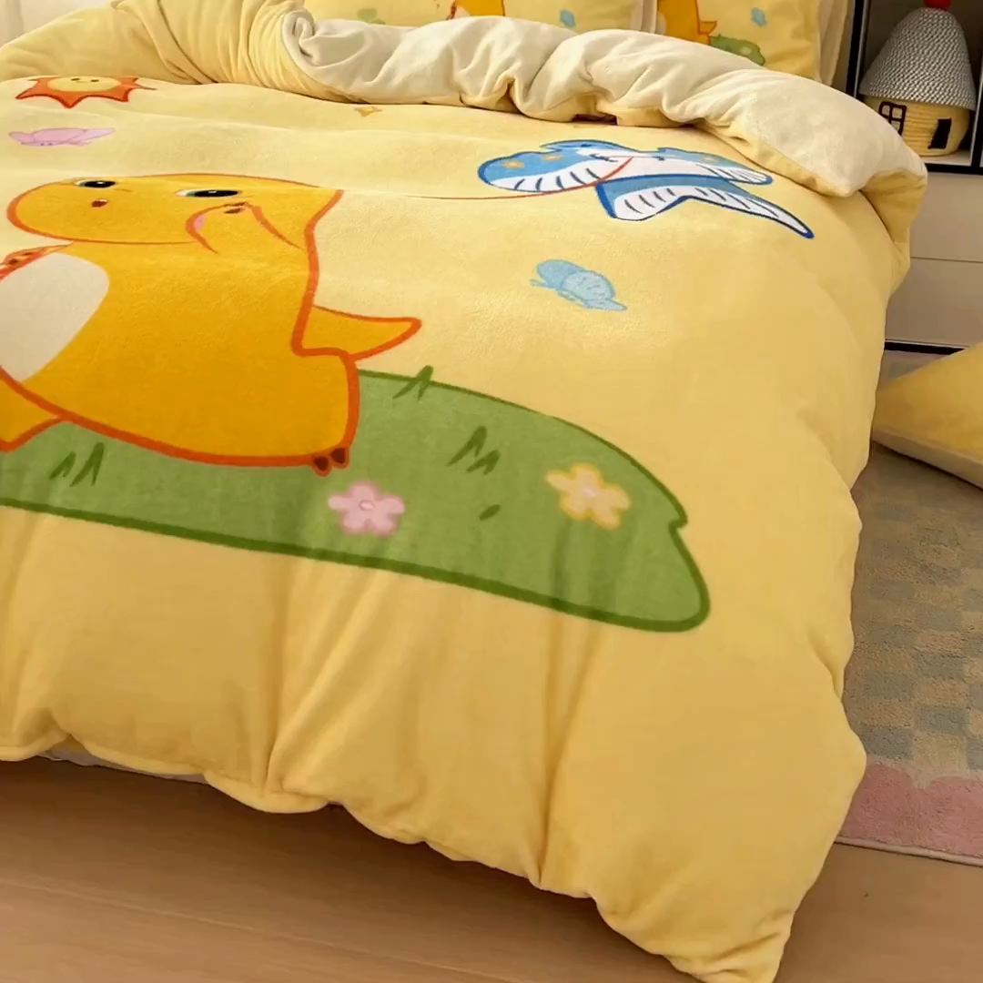 91家纺网 家纺一手货源 找家纺 浩诚 2025秋冬新款高克重牛奶绒大版卡通四件套 轻松一刻