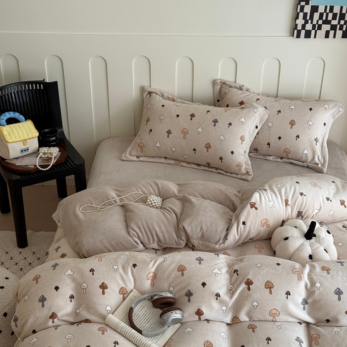 91家纺网 家纺一手货源 找家纺 于果 2025新款牛奶绒印花四件套 蘑菇