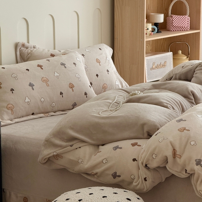 91家纺网 家纺一手货源 找家纺 于果 2025新款牛奶绒印花四件套 蘑菇