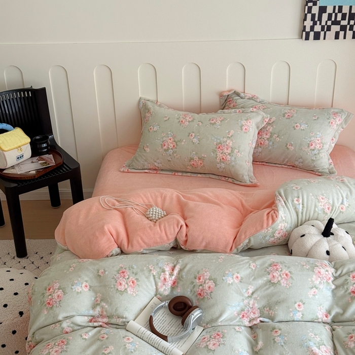 91家纺网 家纺一手货源 找家纺 于果 2025新款牛奶绒印花四件套 沐熙花-绿