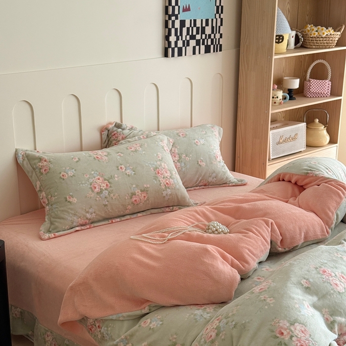 91家纺网 家纺一手货源 找家纺 于果 2025新款牛奶绒印花四件套 沐熙花-绿