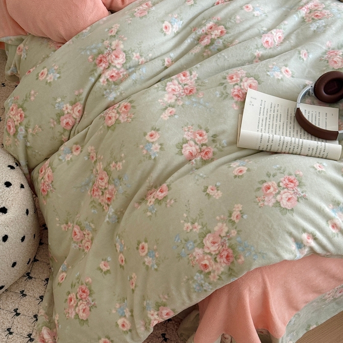 91家纺网 家纺一手货源 找家纺 于果 2025新款牛奶绒印花四件套 沐熙花-绿