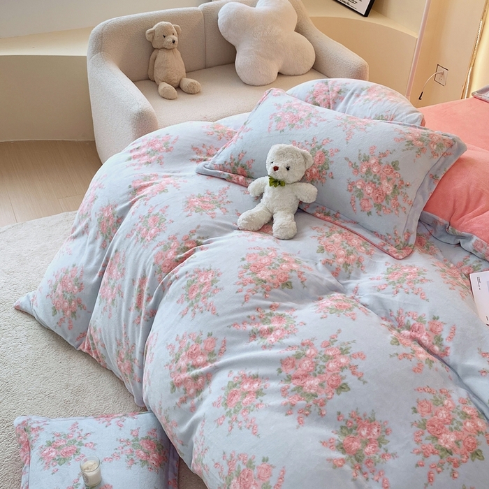 91家纺网 家纺一手货源 找家纺 于果 2025新款牛奶绒印花四件套 欧风花影