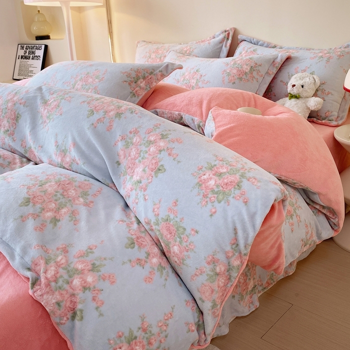 91家纺网 家纺一手货源 找家纺 于果 2025新款牛奶绒印花四件套 欧风花影