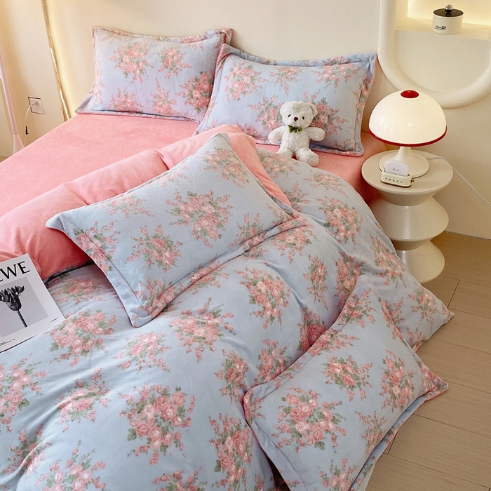 91家纺网 家纺一手货源 找家纺 于果 2025新款牛奶绒印花四件套 欧风花影