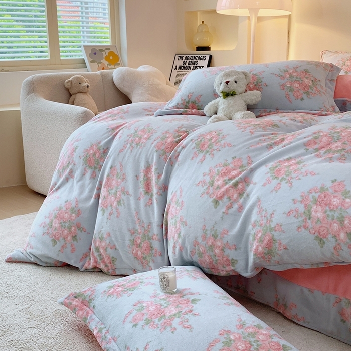 91家纺网 家纺一手货源 找家纺 于果 2025新款牛奶绒印花四件套 欧风花影