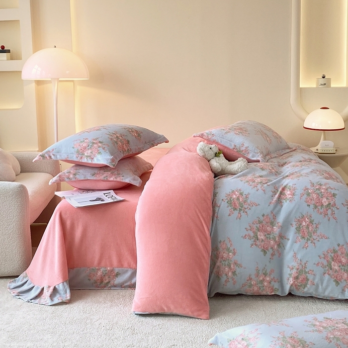 91家纺网 家纺一手货源 找家纺 于果 2025新款牛奶绒印花四件套 欧风花影