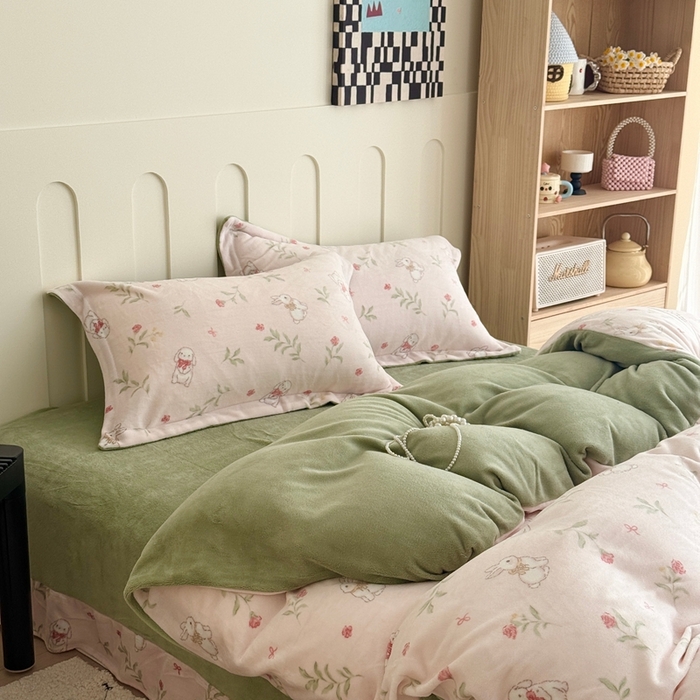 91家纺网 家纺一手货源 找家纺 于果 2025新款牛奶绒印花四件套 七红喜兔