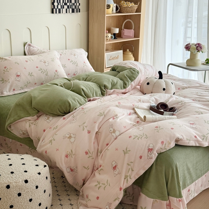 91家纺网 家纺一手货源 找家纺 于果 2025新款牛奶绒印花四件套 七红喜兔