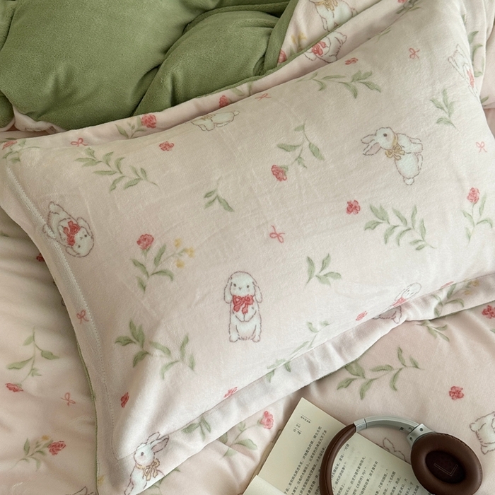 91家纺网 家纺一手货源 找家纺 于果 2025新款牛奶绒印花四件套 七红喜兔