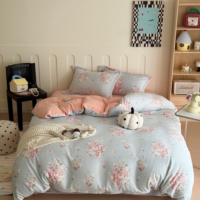 91家纺网 家纺一手货源 找家纺 于果 2025新款牛奶绒印花四件套 柔情花梦