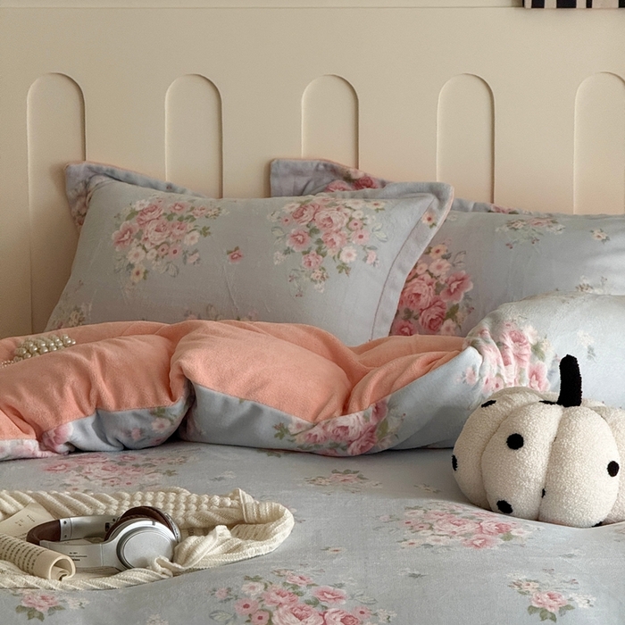 91家纺网 家纺一手货源 找家纺 于果 2025新款牛奶绒印花四件套 柔情花梦