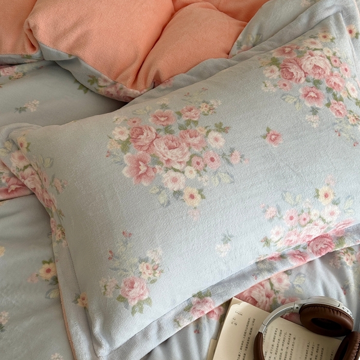 91家纺网 家纺一手货源 找家纺 于果 2025新款牛奶绒印花四件套 柔情花梦