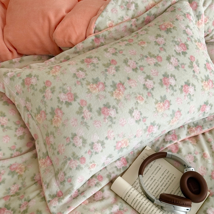 91家纺网 家纺一手货源 找家纺 于果 2025新款牛奶绒印花四件套 温馨花语-绿