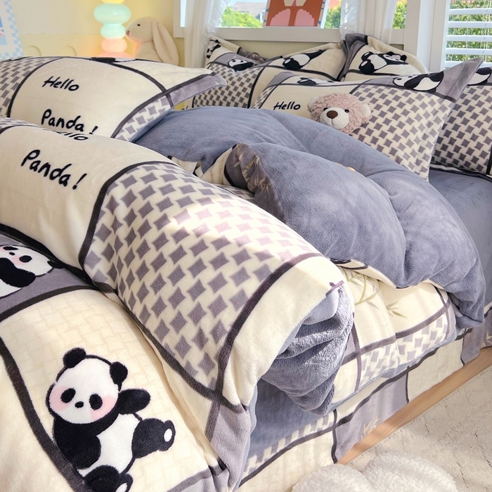 91家纺网 家纺一手货源 找家纺 于果 2025新款牛奶绒印花四件套 熊猫皮皮