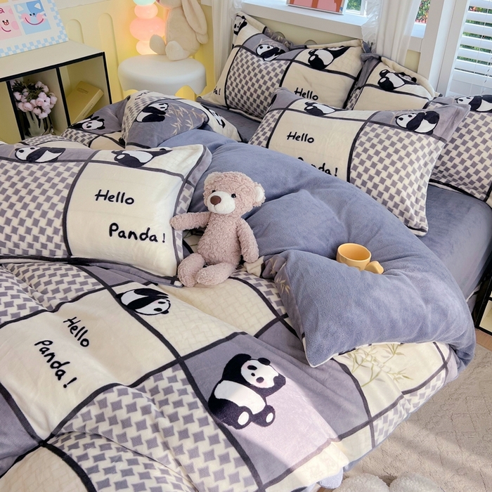 91家纺网 家纺一手货源 找家纺 于果 2025新款牛奶绒印花四件套 熊猫皮皮