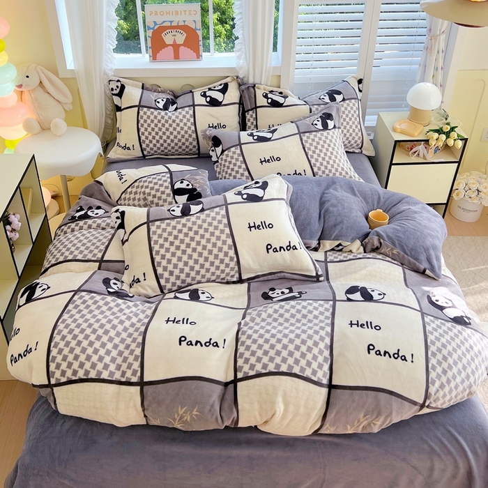 91家纺网 家纺一手货源 找家纺 于果 2025新款牛奶绒印花四件套 熊猫皮皮