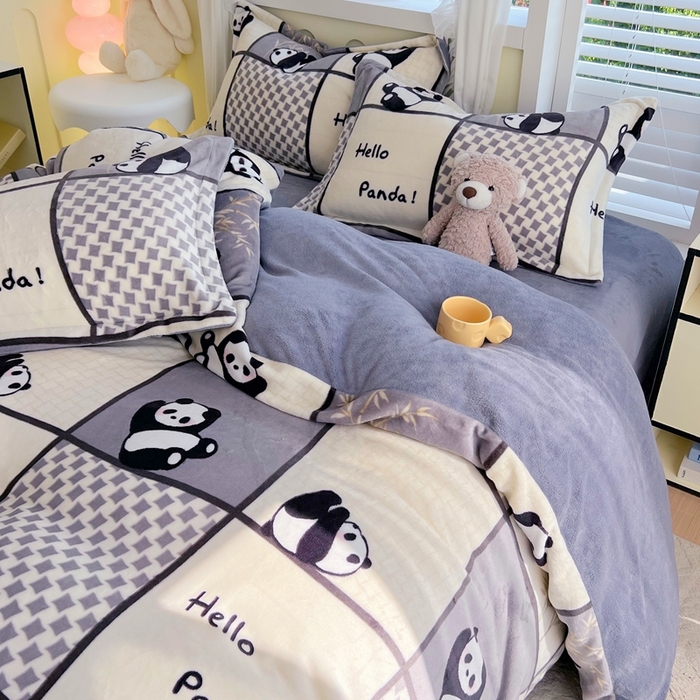 91家纺网 家纺一手货源 找家纺 于果 2025新款牛奶绒印花四件套 熊猫皮皮