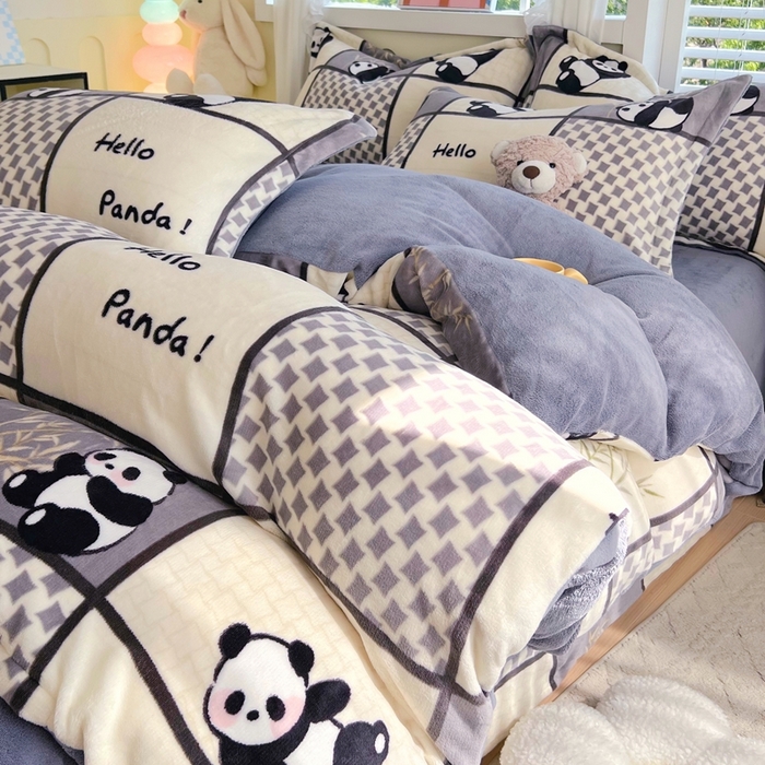 91家纺网 家纺一手货源 找家纺 于果 2025新款牛奶绒印花四件套 熊猫皮皮