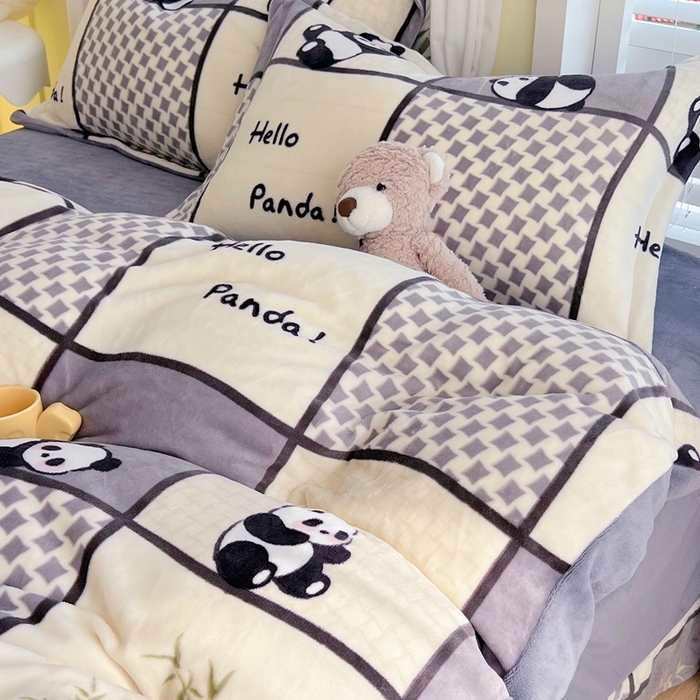 91家纺网 家纺一手货源 找家纺 于果 2025新款牛奶绒印花四件套 熊猫皮皮