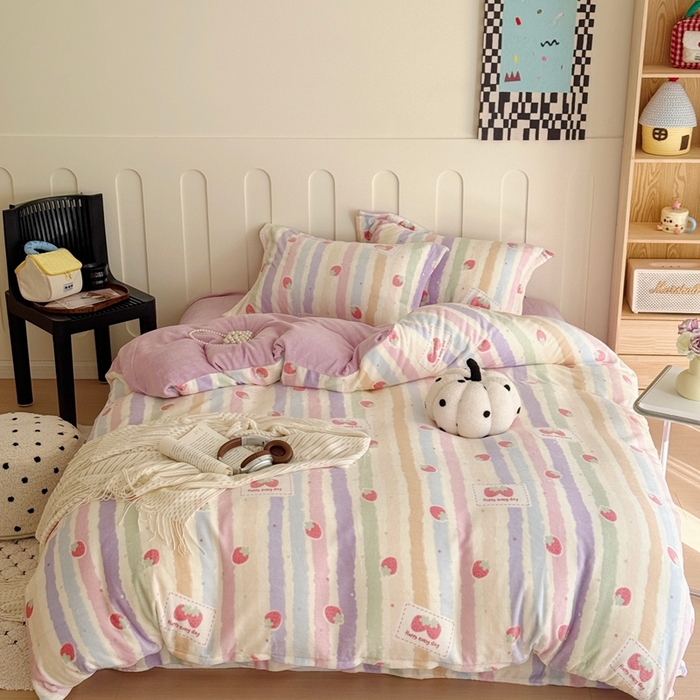 91家纺网 家纺一手货源 找家纺 于果 2025新款牛奶绒印花四件套 炫彩草莓