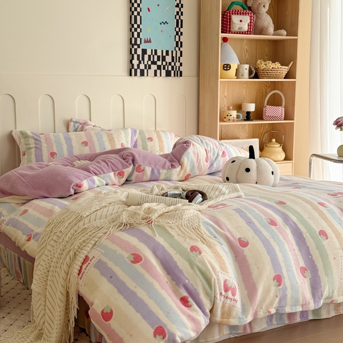 91家纺网 家纺一手货源 找家纺 于果 2025新款牛奶绒印花四件套 炫彩草莓