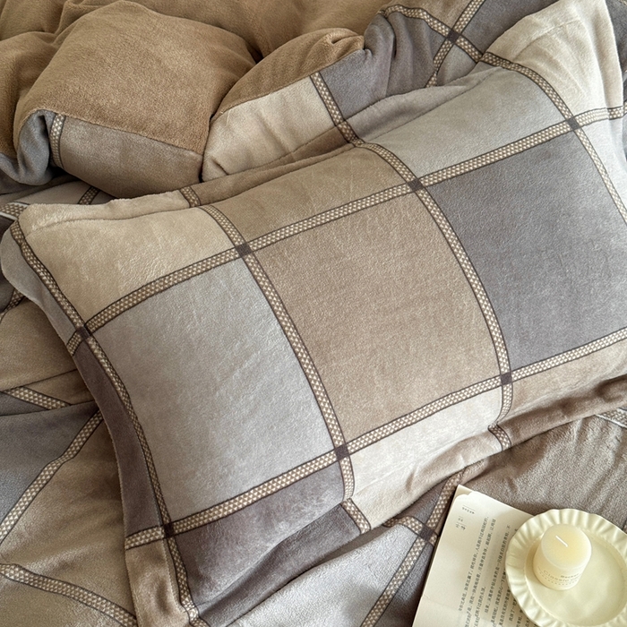 91家纺网 家纺一手货源 找家纺 于果 2025新款牛奶绒印花四件套 雅致格调