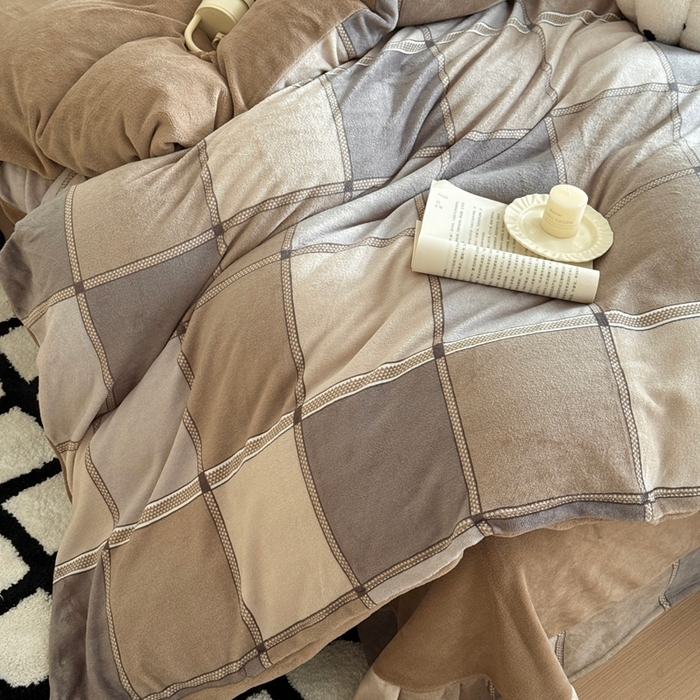 91家纺网 家纺一手货源 找家纺 于果 2025新款牛奶绒印花四件套 雅致格调